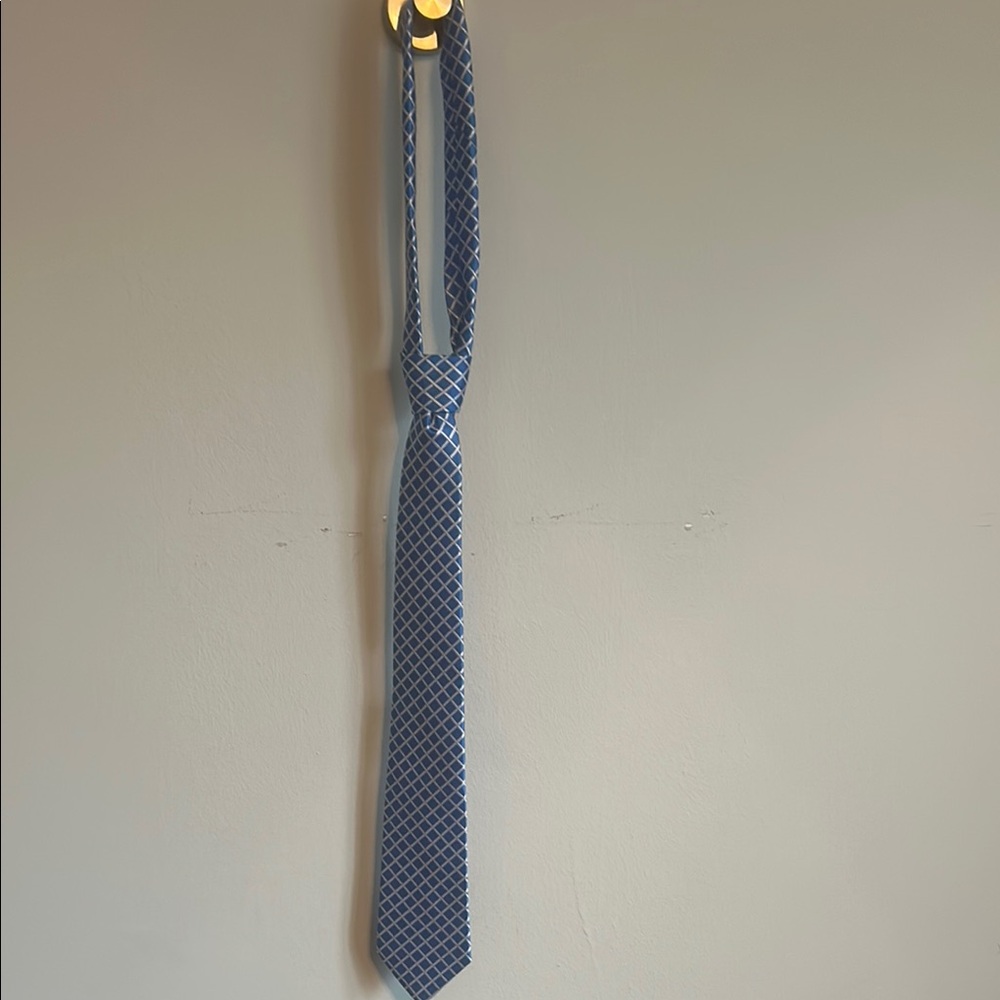 Elegant Blue Silk Tie with Micro-Pattern